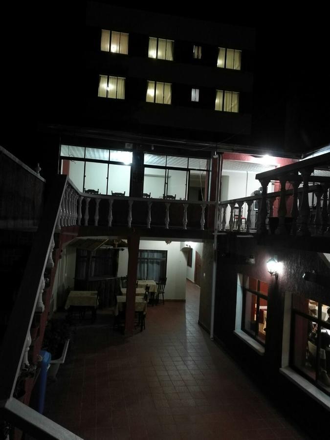 Vargas Hotel Tupiza Esterno foto